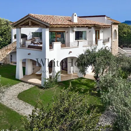 Villa Riva -Newly Refurbished- Few Meters From Sea Olbia